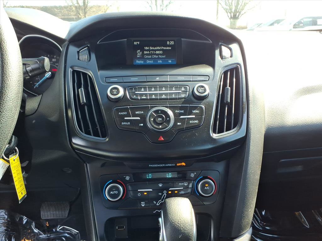 Used 2018 Ford Focus SE w/ SE Appearance Package image 10