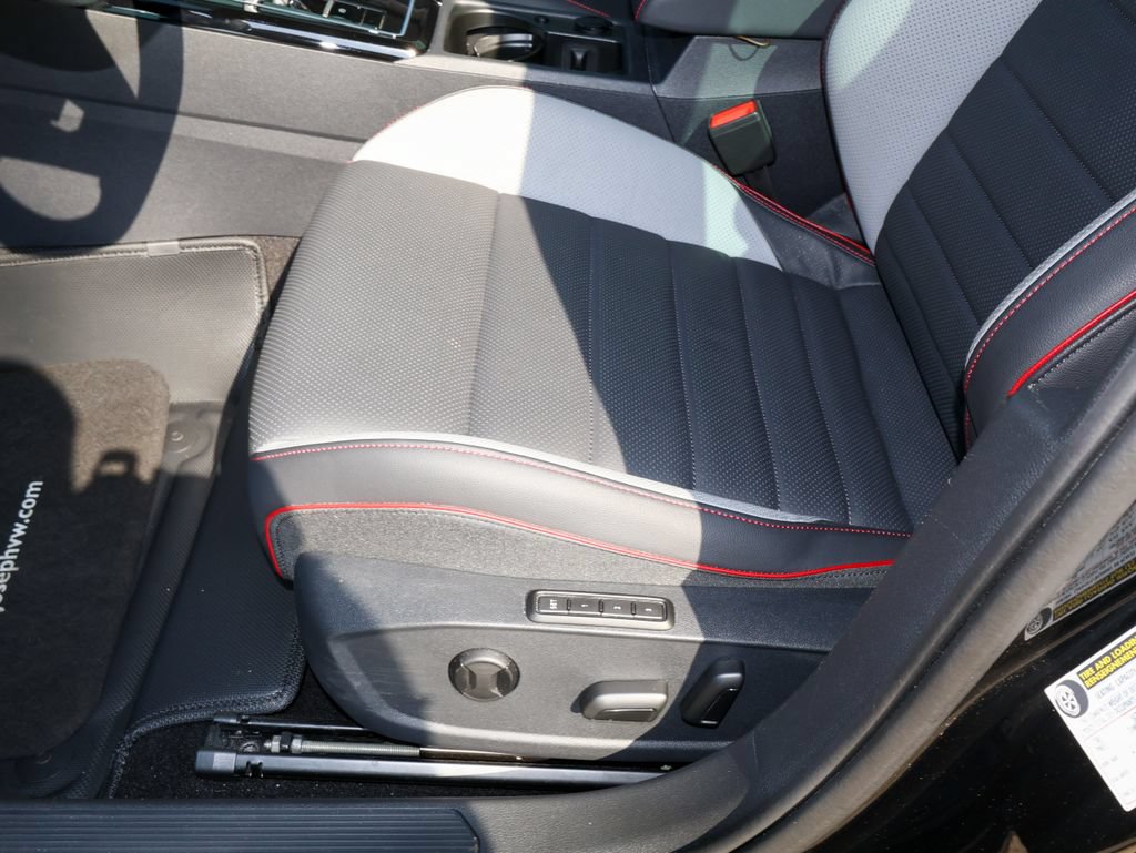 Certified 2025 Volkswagen GTI Autobahn FWD image 14