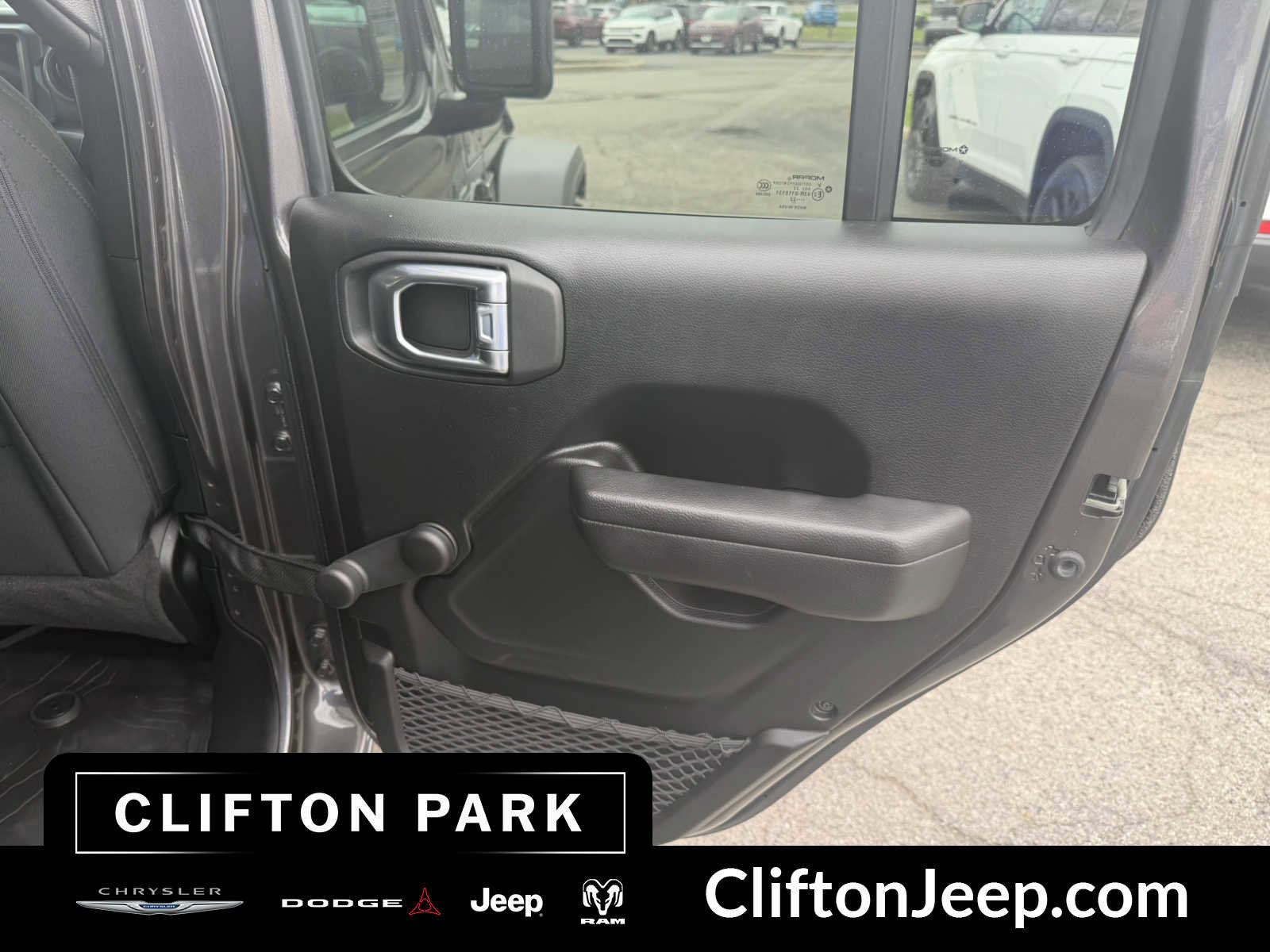 Used 2022 Jeep Wrangler Unlimited Sport AWD/4WD image 16