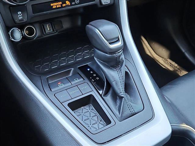 Used 2022 Toyota RAV4 XLE Premium image 12