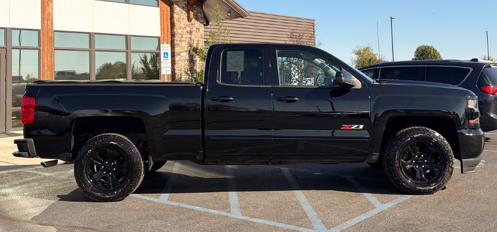 Used 2016 Chevrolet Silverado 1500 LT w/ Midnight Edition AWD/4WD image 24