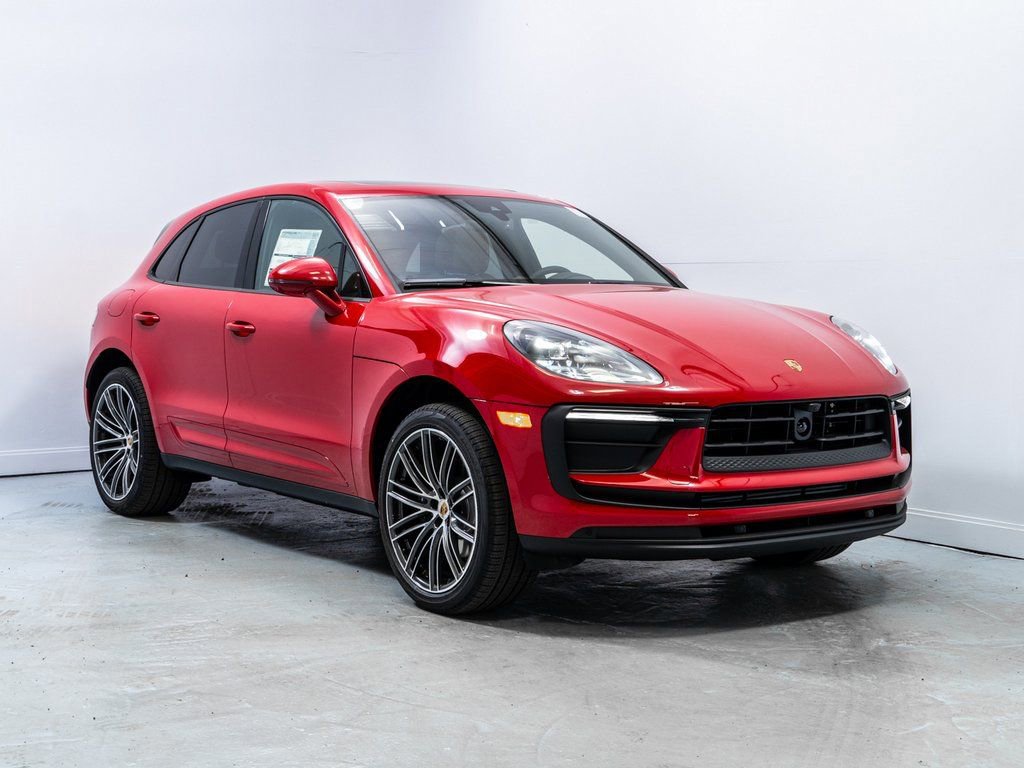 Used 2025 Porsche Macan image 9