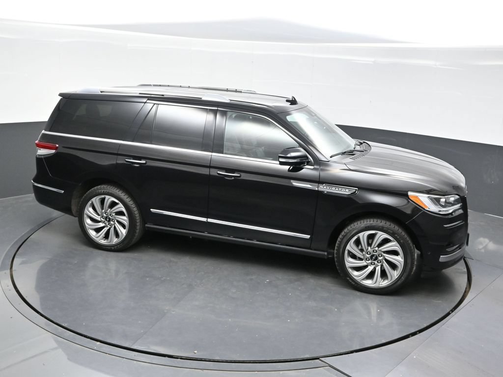 Used 2022 Lincoln Navigator Reserve AWD/4WD image 36