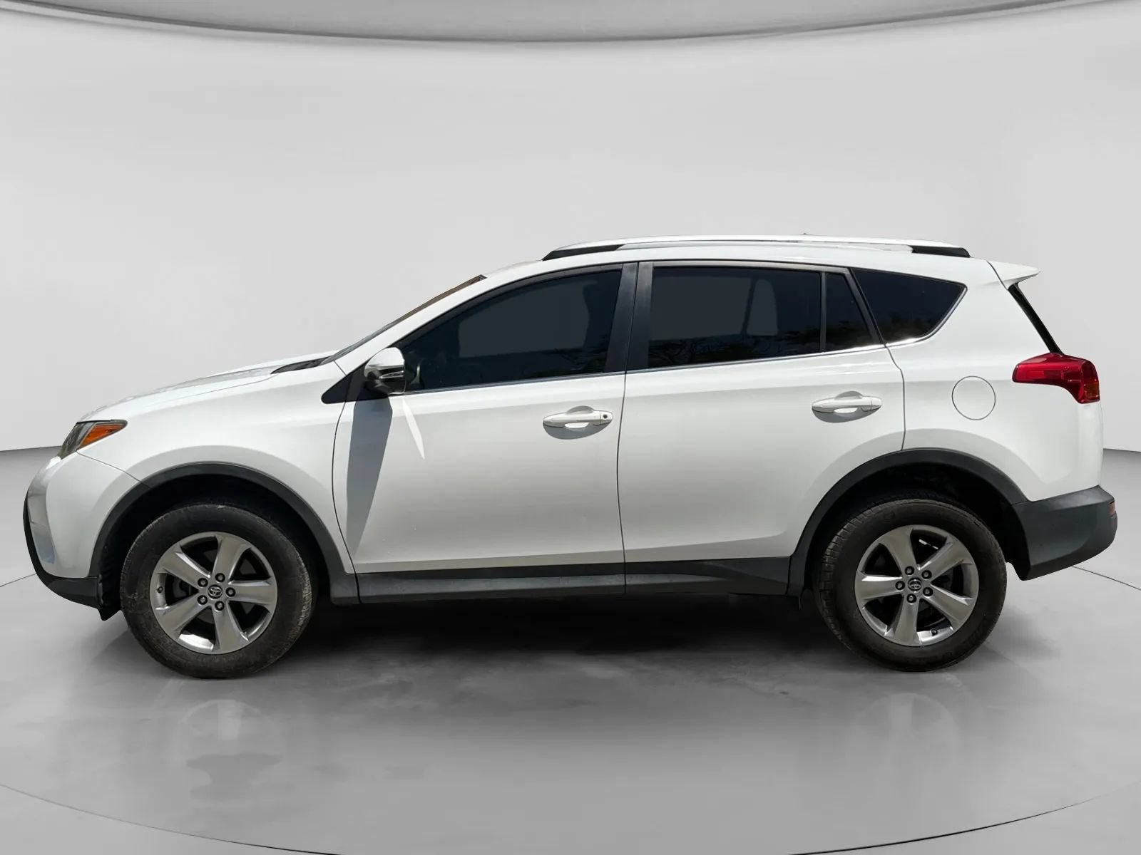 Used 2015 Toyota RAV4 XLE FWD image 2