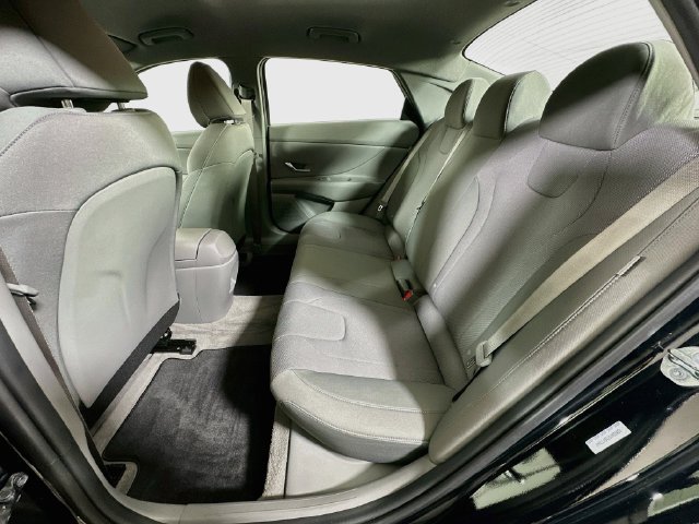 Certified 2025 Hyundai Elantra SE FWD image 27