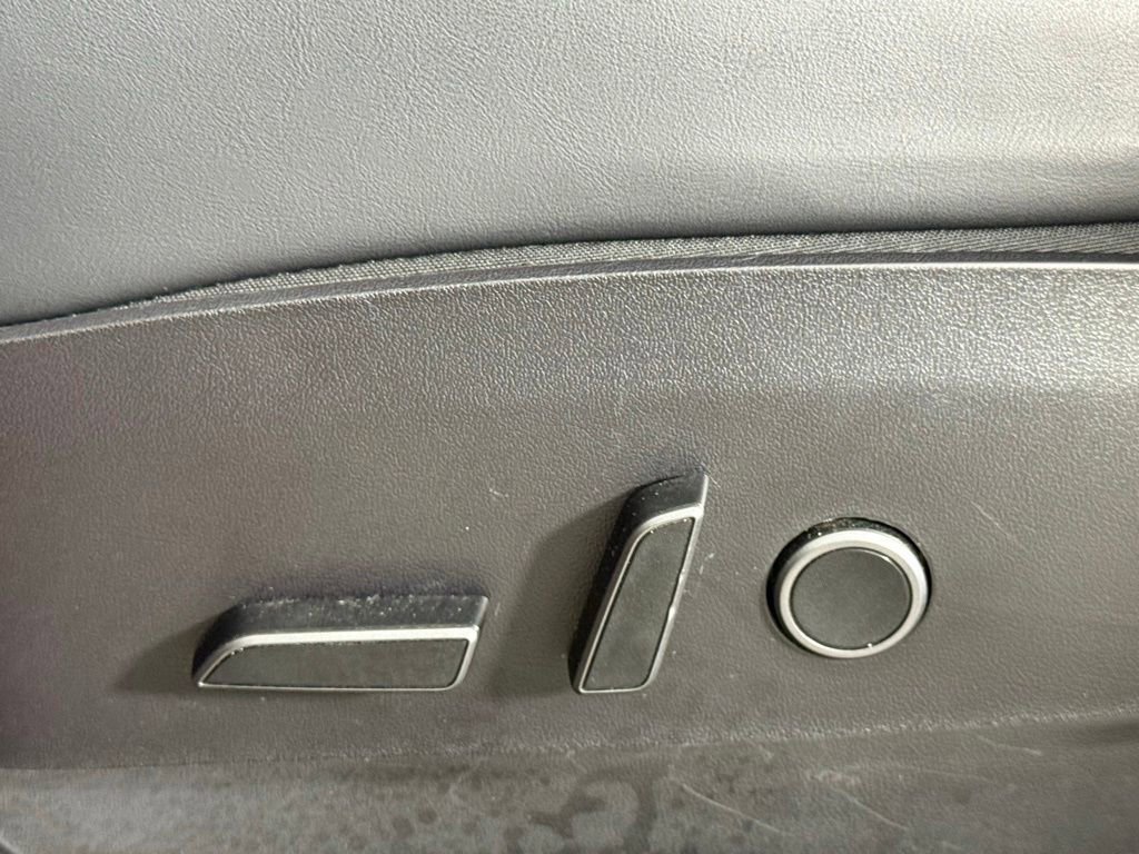 Used 2021 Tesla Model Y Long Range AWD/4WD image 21