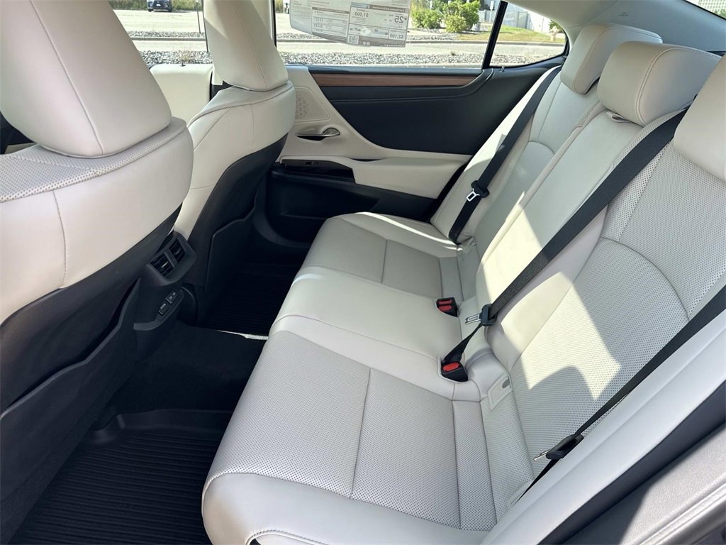 New 2025 Lexus ES 350 w/ Premium Package image 10