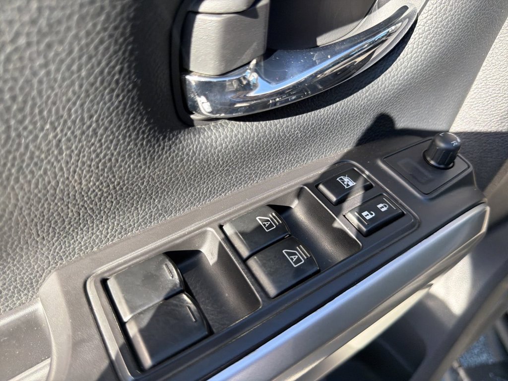 Used 2021 Nissan Titan SV w/ SV Convenience Package AWD/4WD image 23