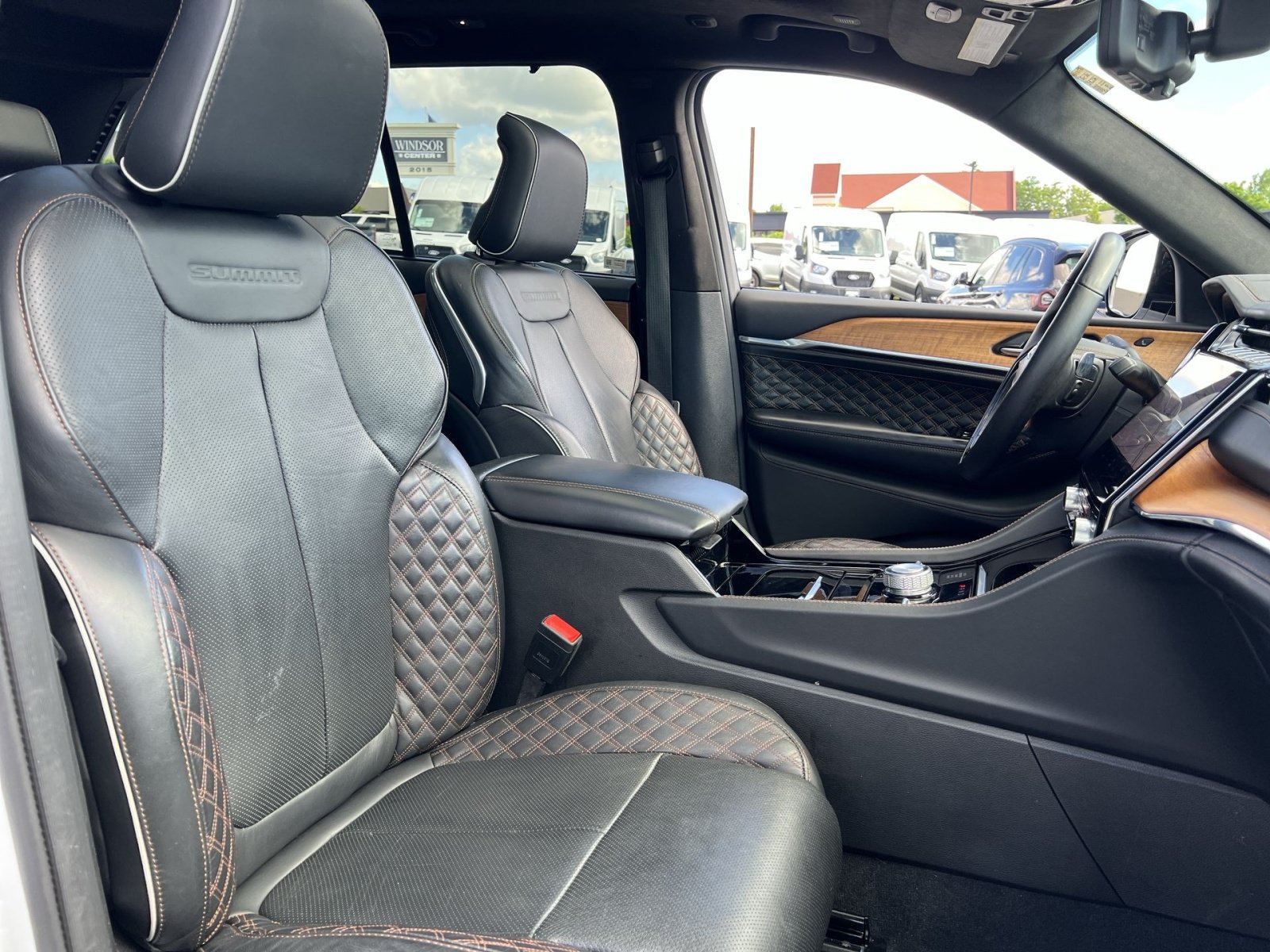 Used 2023 Jeep Grand Cherokee Summit AWD/4WD image 27