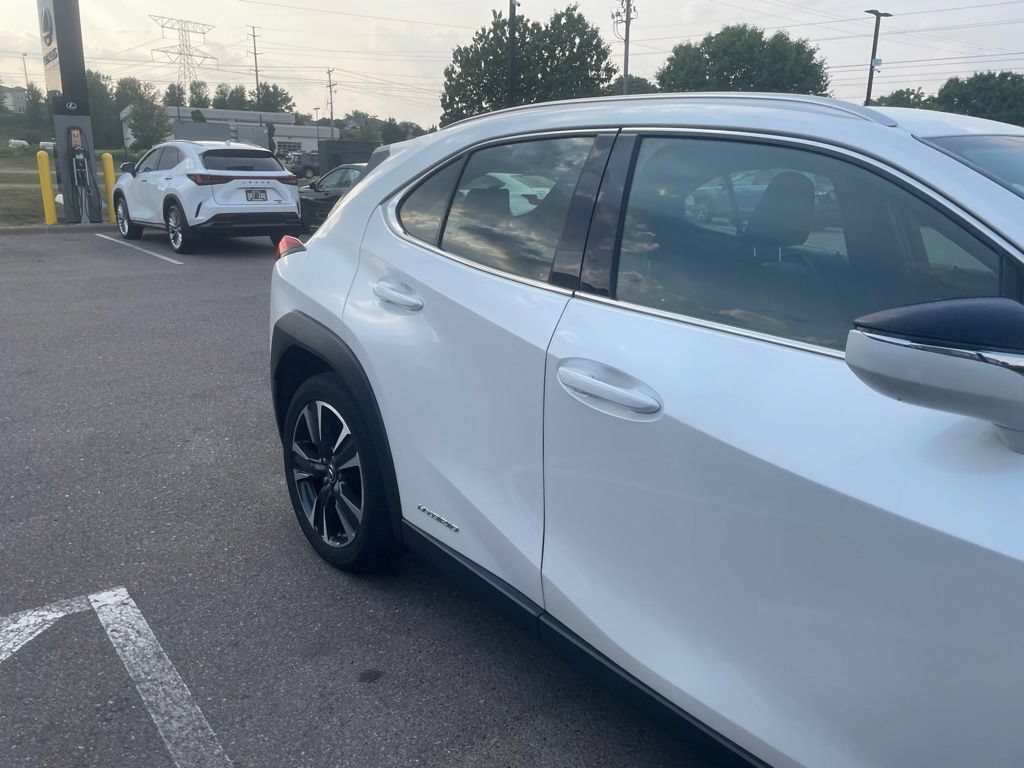 Used 2019 Lexus UX 250h w/ Premium Package AWD/4WD image 38
