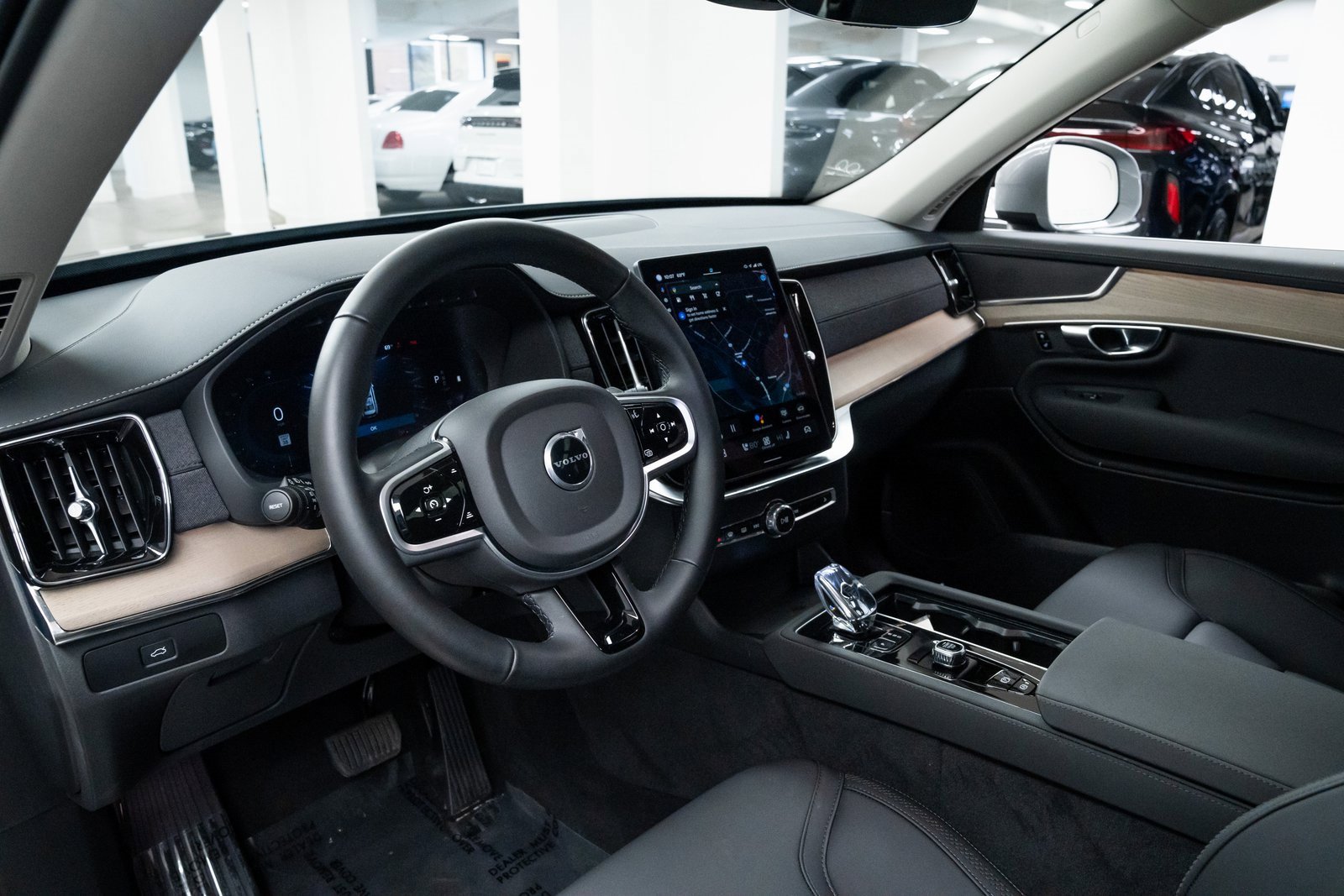 Used 2025 Volvo XC90 B6 Plus image 17