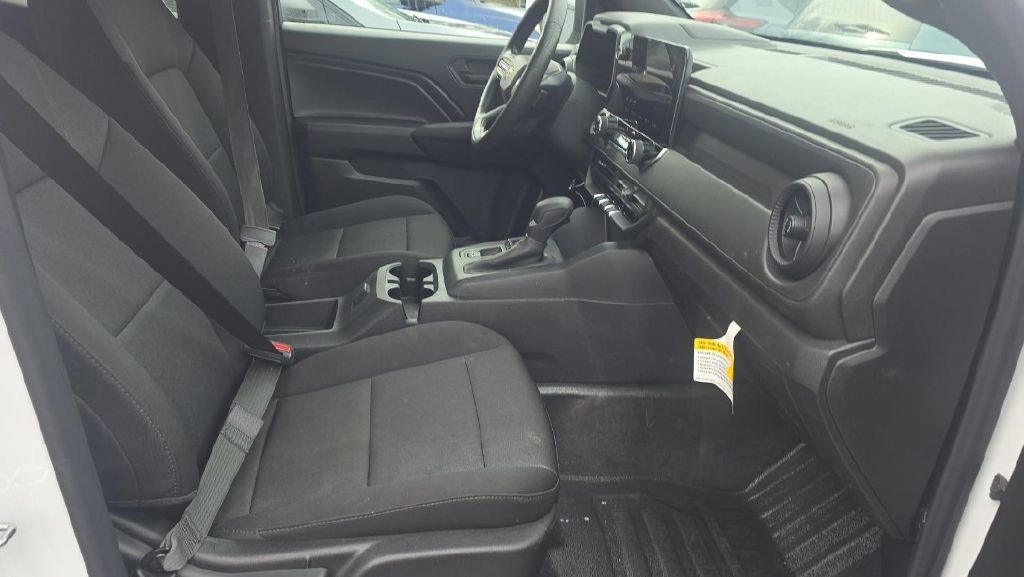 Used 2023 Chevrolet Colorado W/T image 2