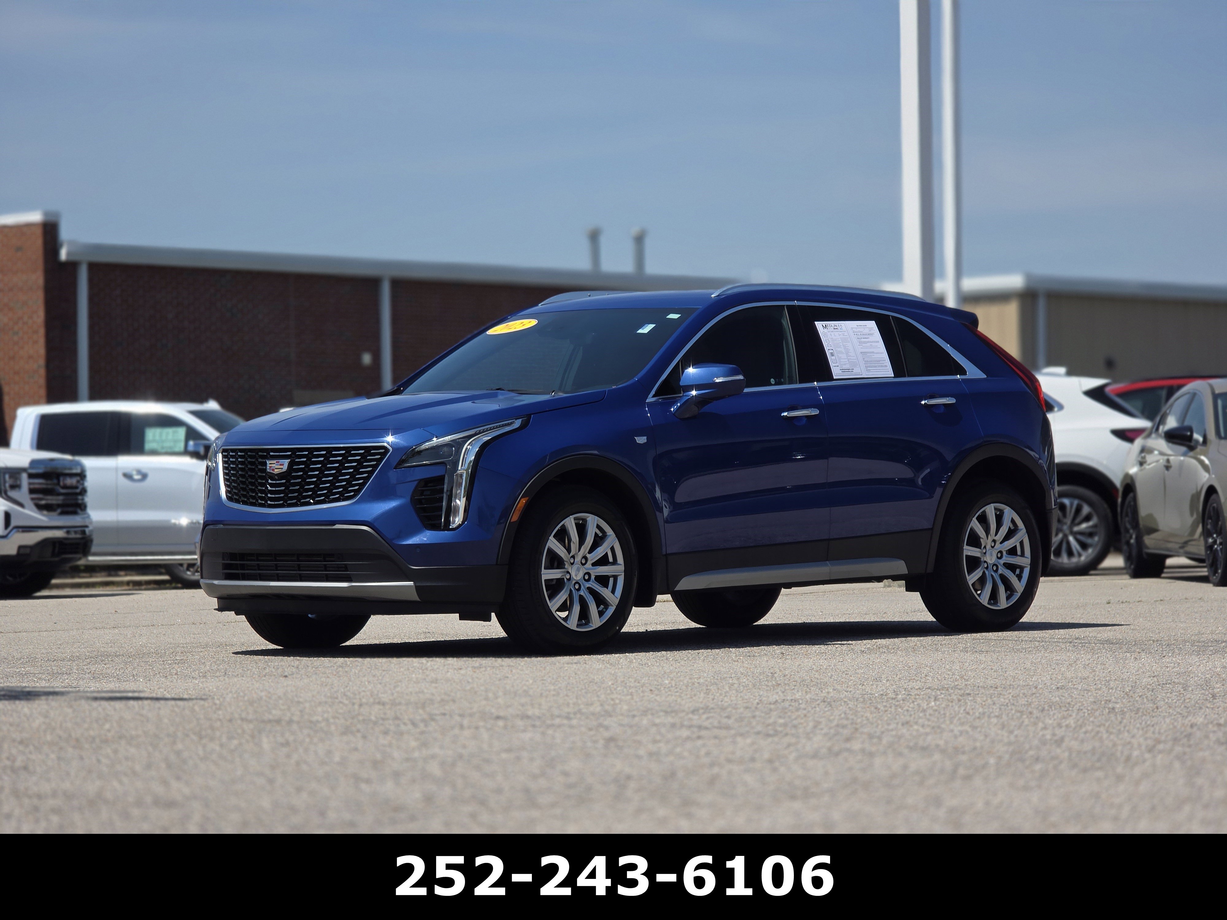 Used 2023 Cadillac XT4 Premium Luxury w/ Enhanced Visibility Package FWD image 3