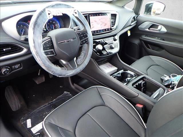 New 2026 Chrysler Pacifica Limited w/ Uconnect Theater Family Group AWD/4WD image 13
