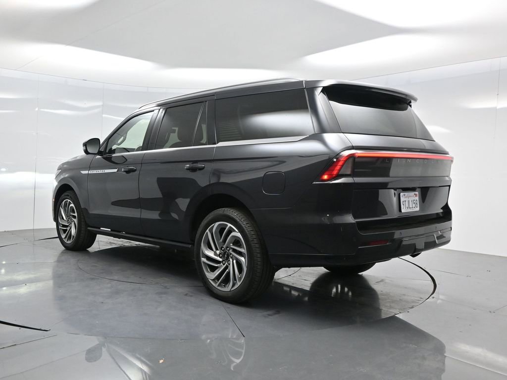 Used 2025 Lincoln Navigator Reserve AWD/4WD image 6