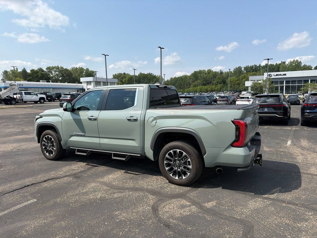 Used 2025 Toyota Tundra Limited AWD/4WD image 37