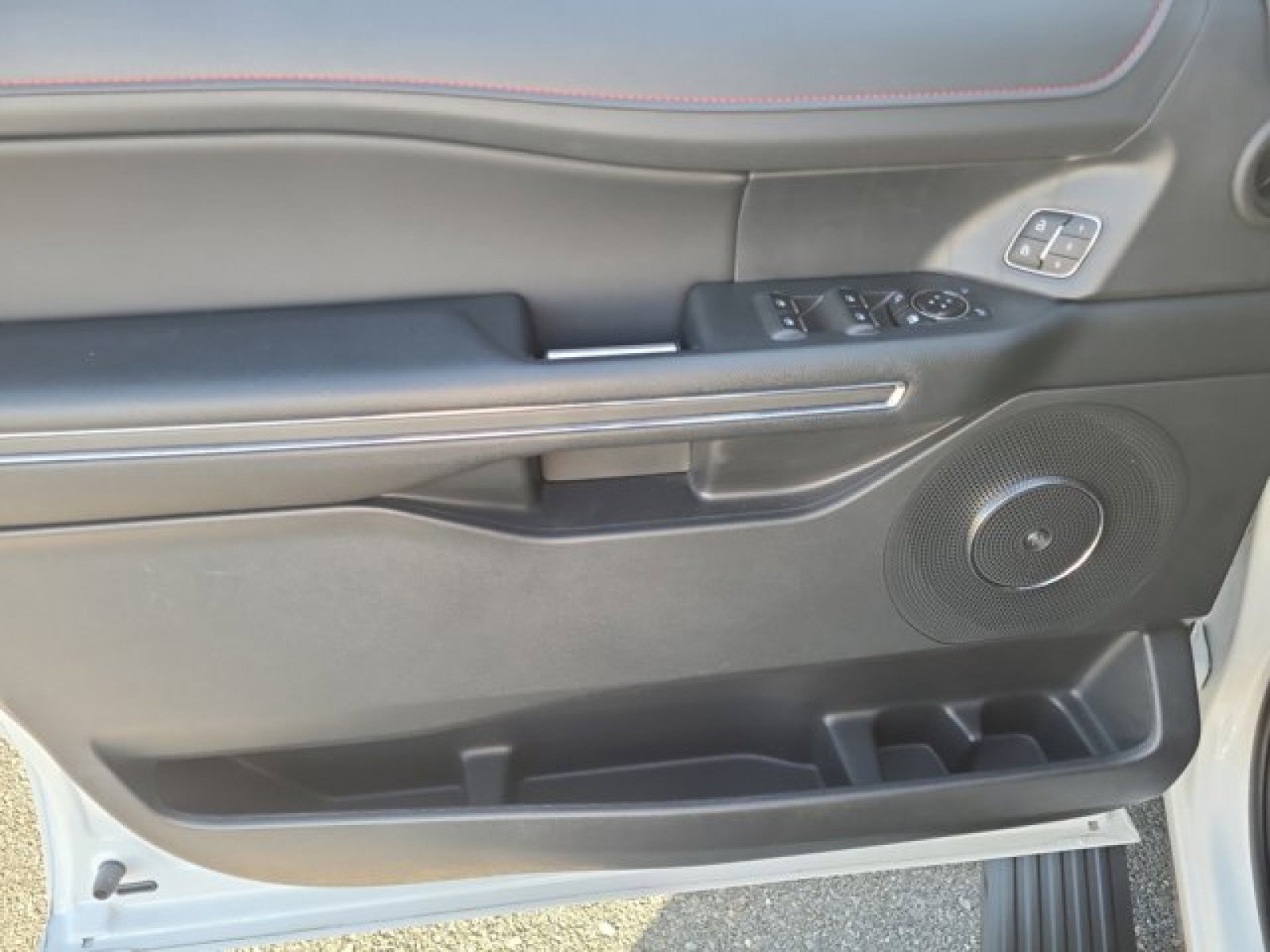 Used 2023 Ford Expedition Max Limited image 23