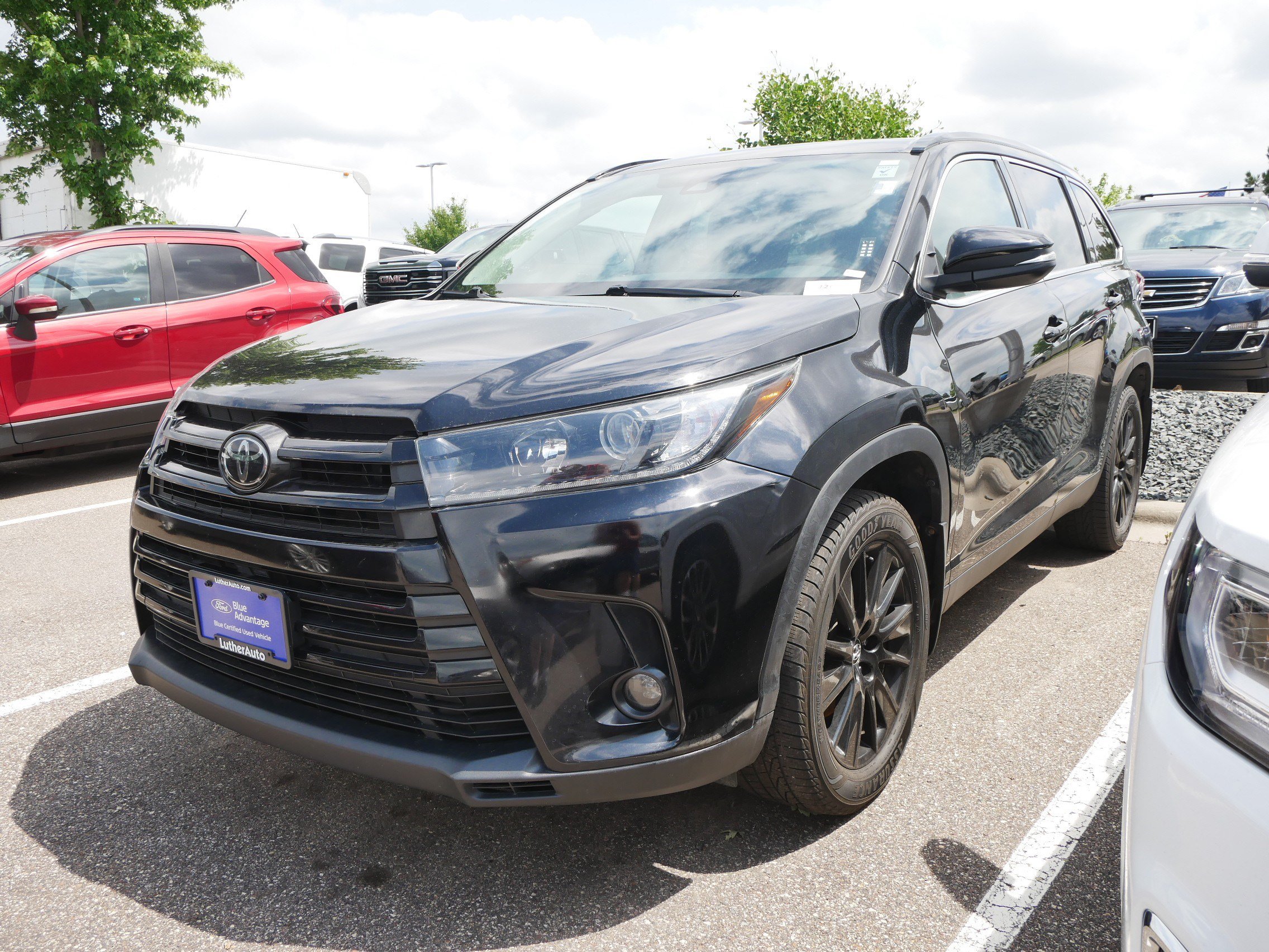 Used 2019 Toyota Highlander SE AWD/4WD image 3