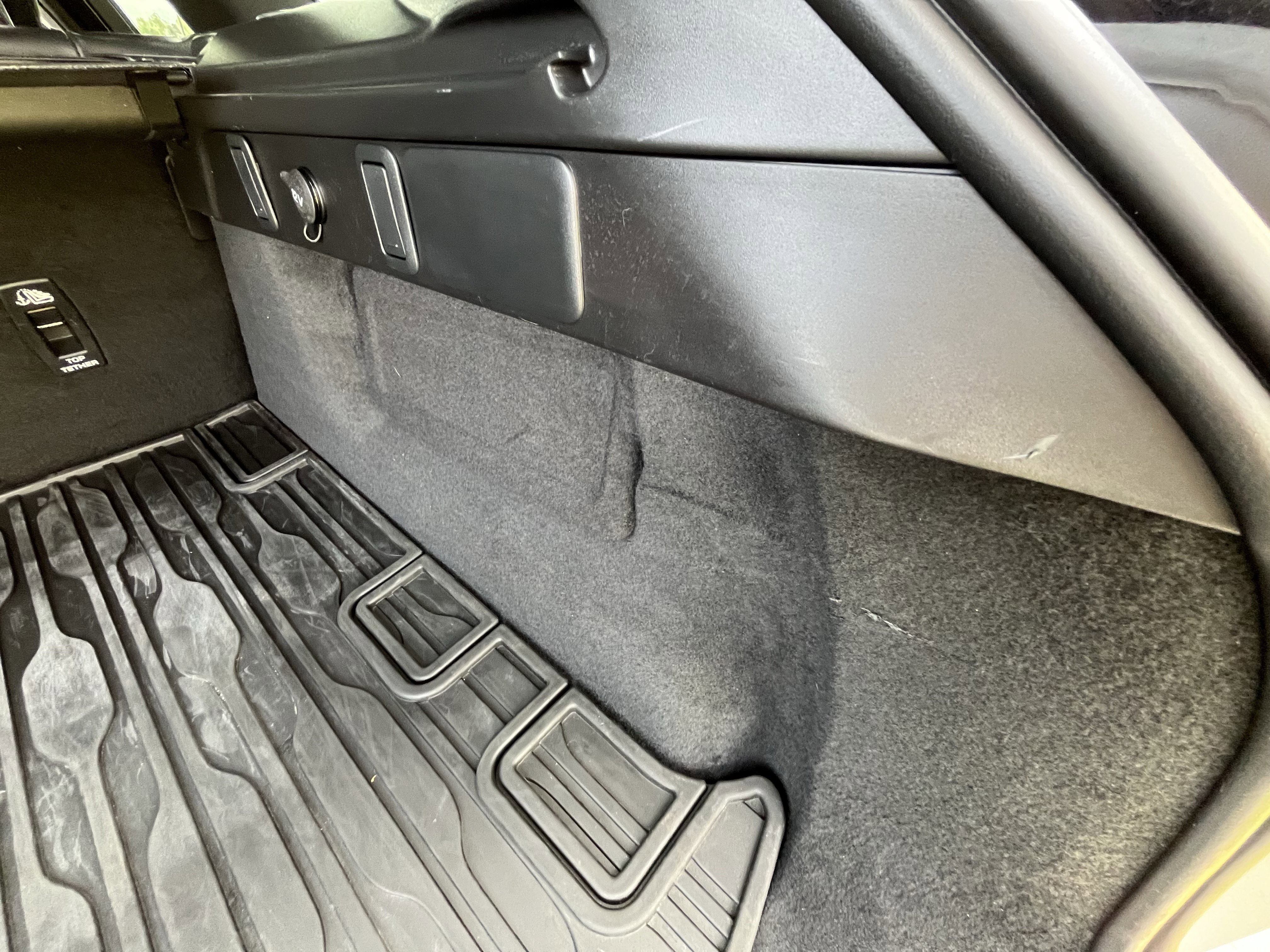 Certified 2025 Land Rover Range Rover Velar Dynamic SE AWD/4WD image 33