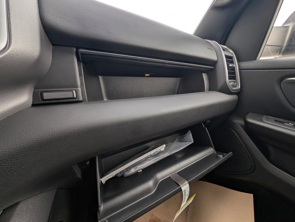 New 2026 RAM 1500 4x4 Crew Cab image 32