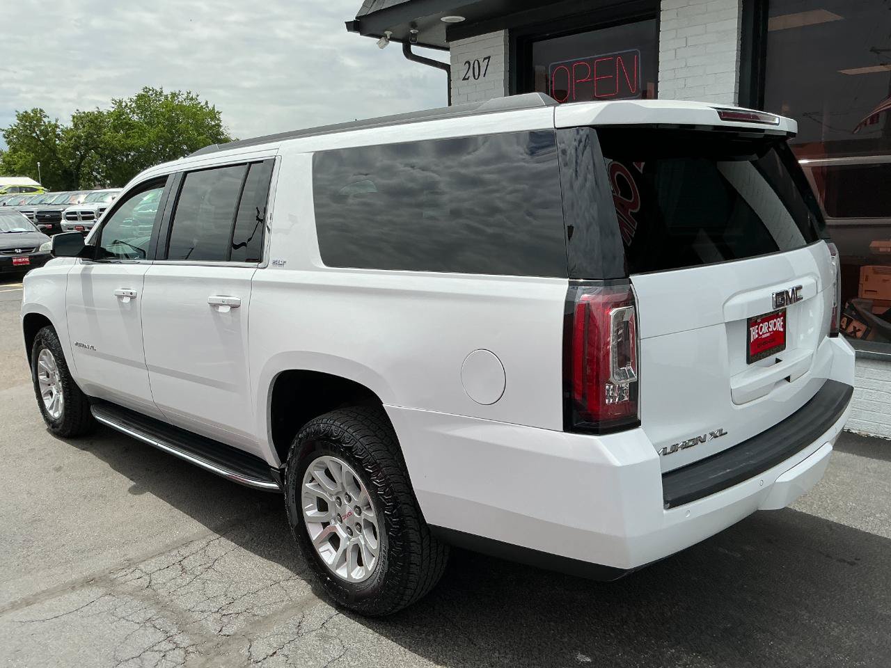 Used 2019 GMC Yukon XL SLT AWD/4WD image 5