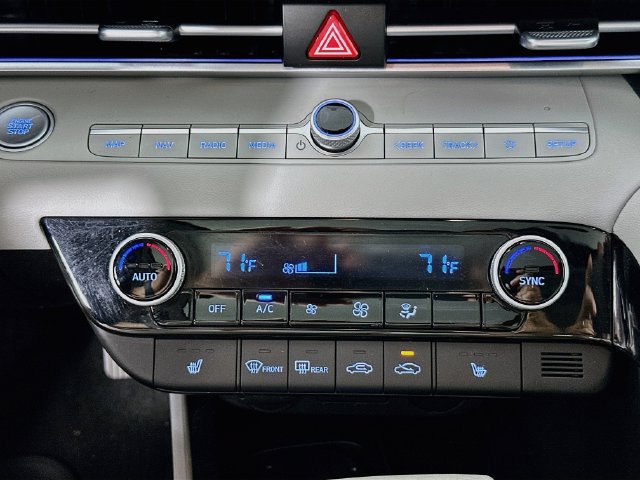 Used 2024 Hyundai Elantra Limited FWD image 15