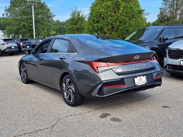 Used 2024 Hyundai Elantra SEL w/ Convenience Package FWD image 7