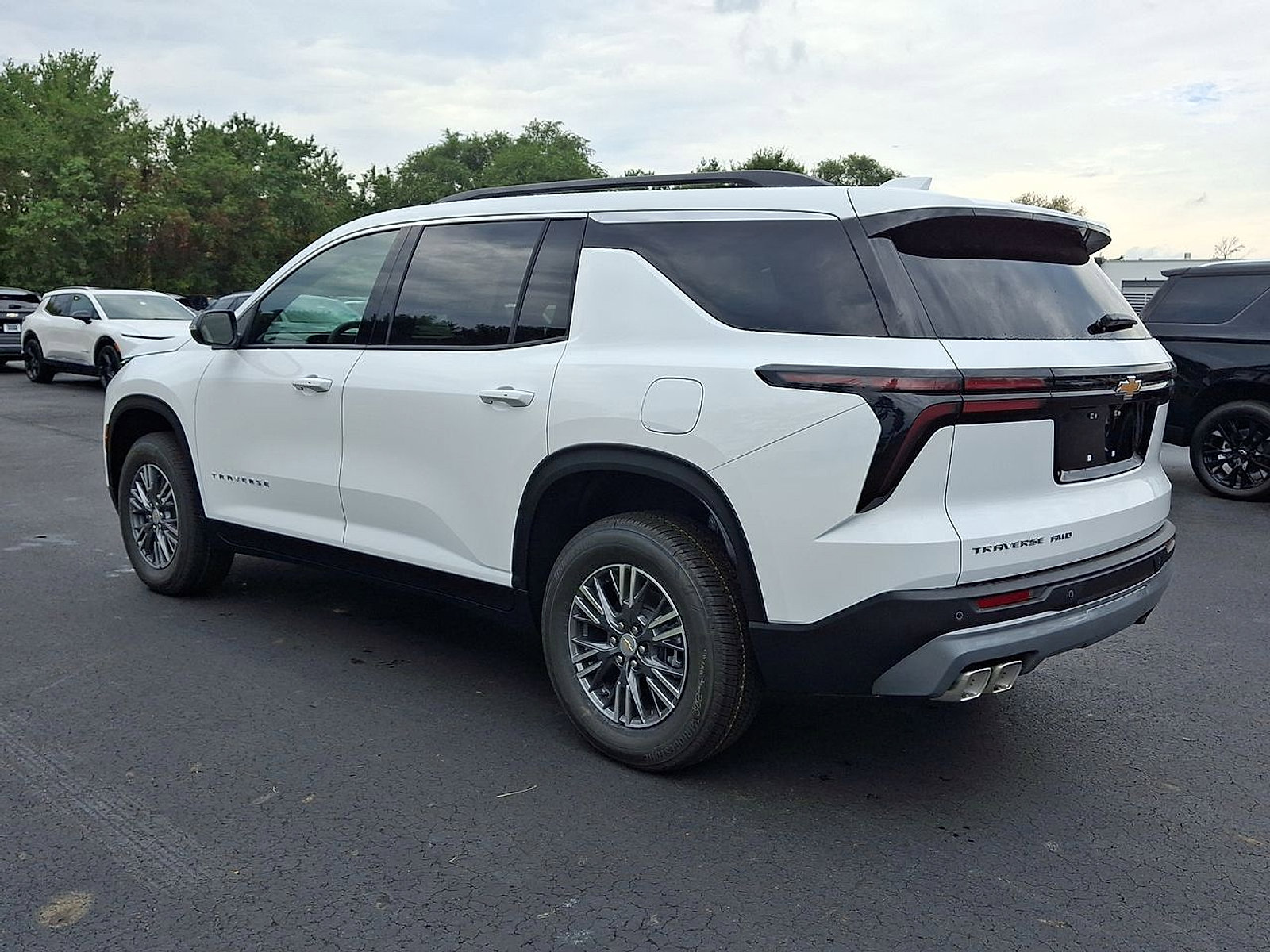 New 2026 Chevrolet Traverse LT image 11