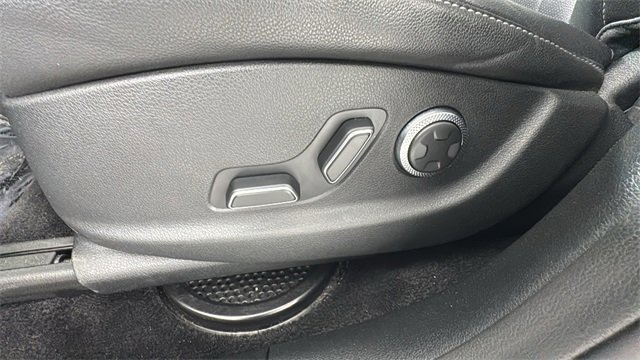 Used 2025 Genesis GV80 2.5T Standard image 11