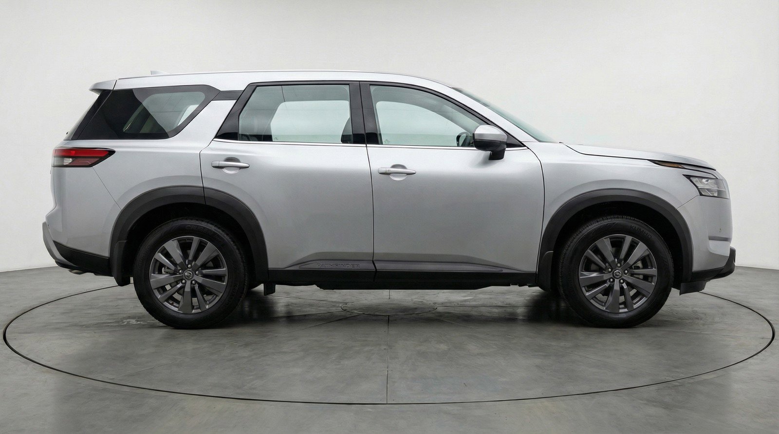 Used 2025 Nissan Pathfinder SV image 11