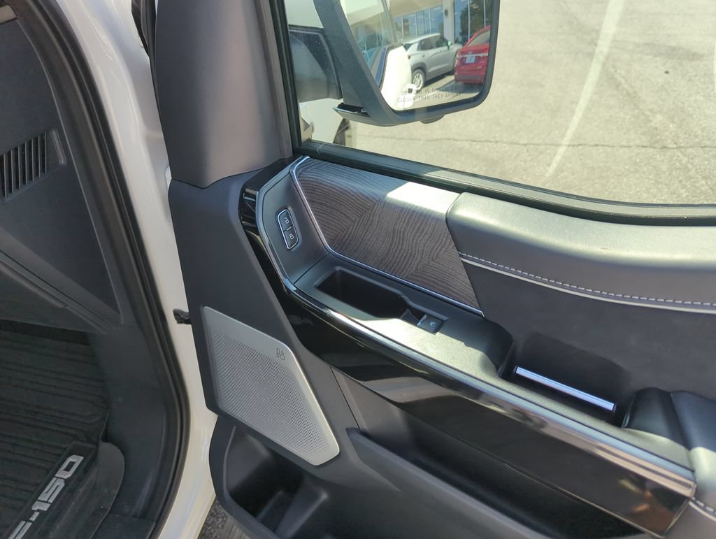 Used 2023 Ford F150 Lightning Platinum AWD/4WD image 33