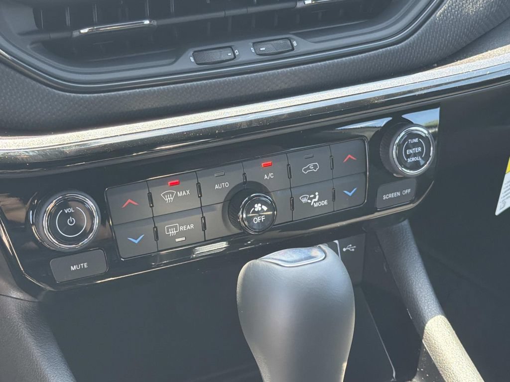 New 2026 Jeep Compass Latitude AWD/4WD image 5