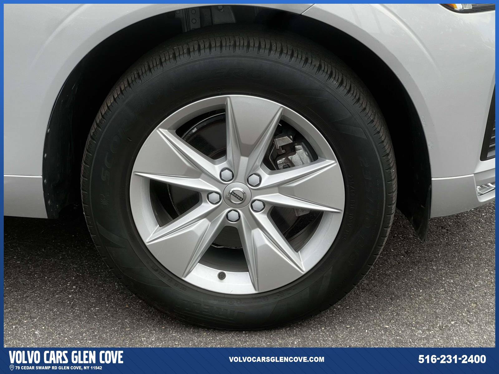Used 2022 Volvo XC60 B5 Momentum w/ Climate Package AWD/4WD image 6