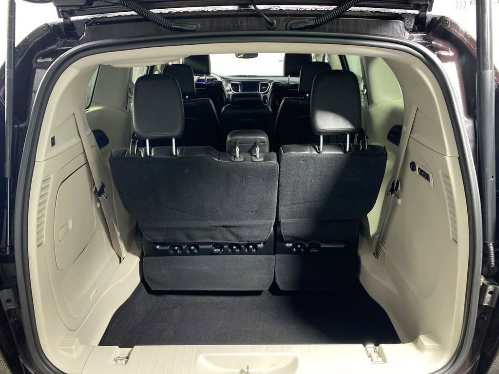 Used 2019 Chrysler Pacifica Limited image 23