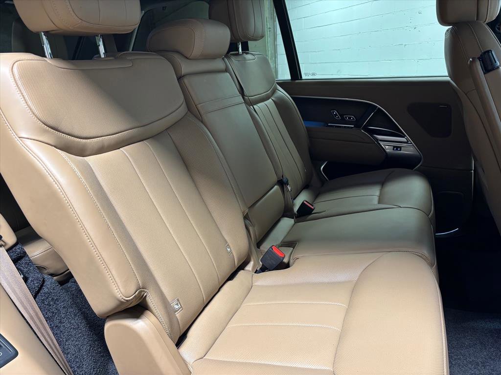 Used 2025 Land Rover Range Rover Long Wheelbase SE image 37