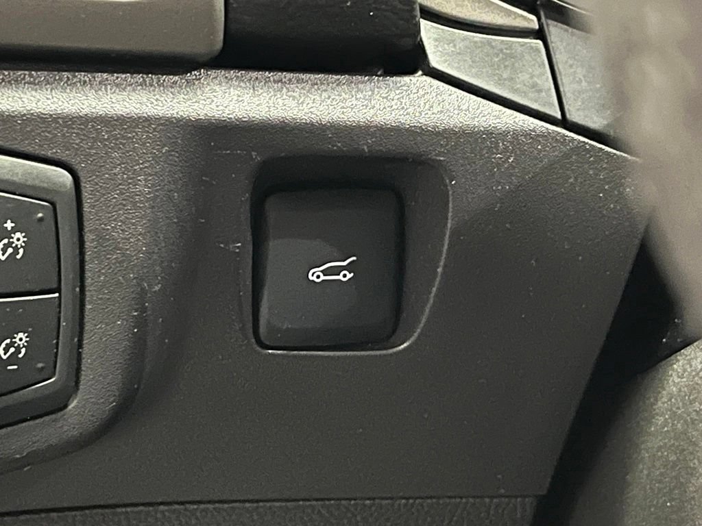 Used 2016 Ford Fusion SE w/ Equipment Group 202A FWD image 10