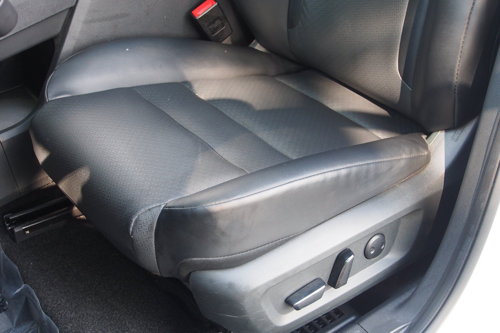 Used 2023 Nissan Rogue SV w/ SV Premium B Package FWD image 19