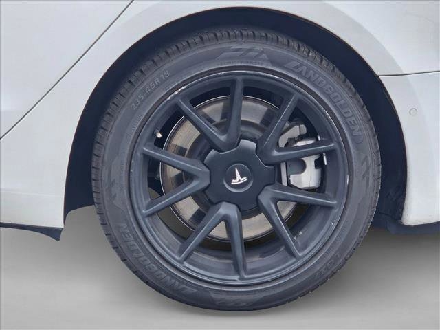 Used 2022 Tesla Model 3 Long Range video 4