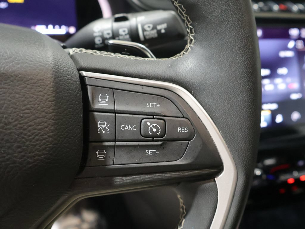 Used 2023 Jeep Grand Cherokee Altitude AWD/4WD image 33
