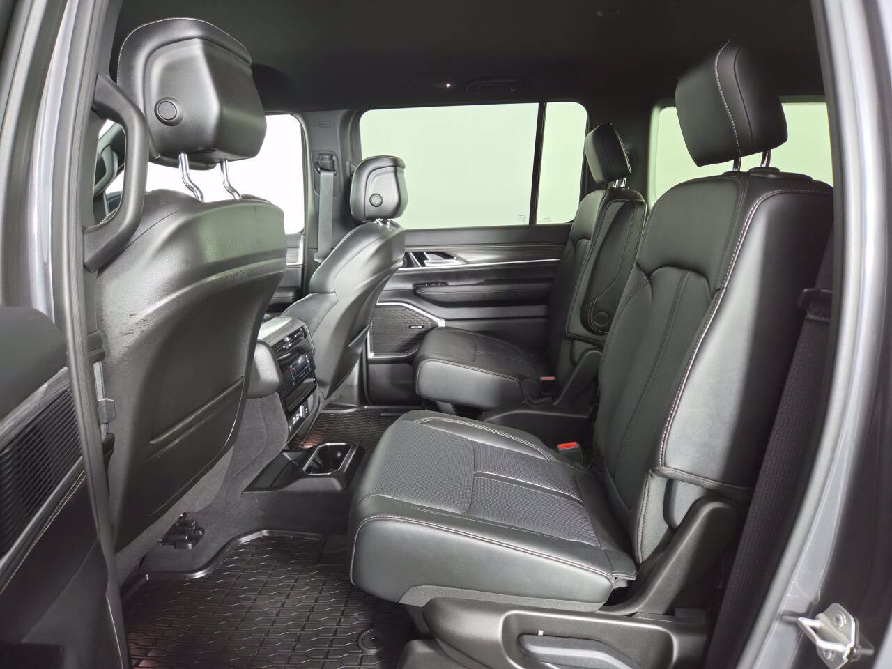 Used 2024 Jeep Wagoneer L Series II w/ Flexible Seating Group AWD/4WD image 20