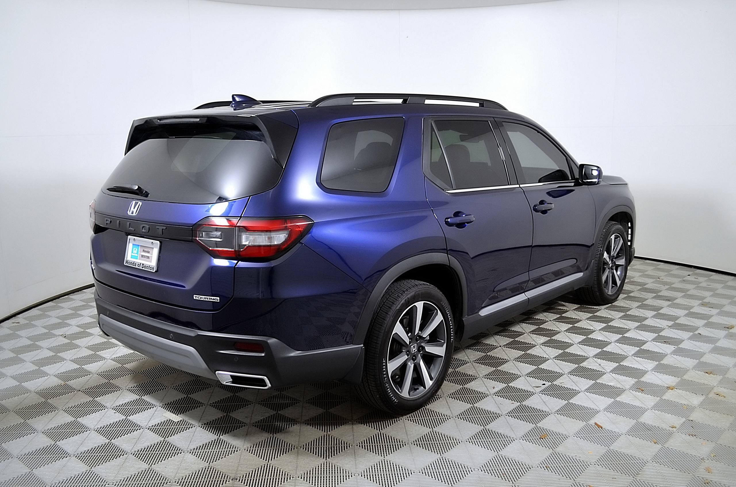 Used 2025 Honda Pilot Touring image 8