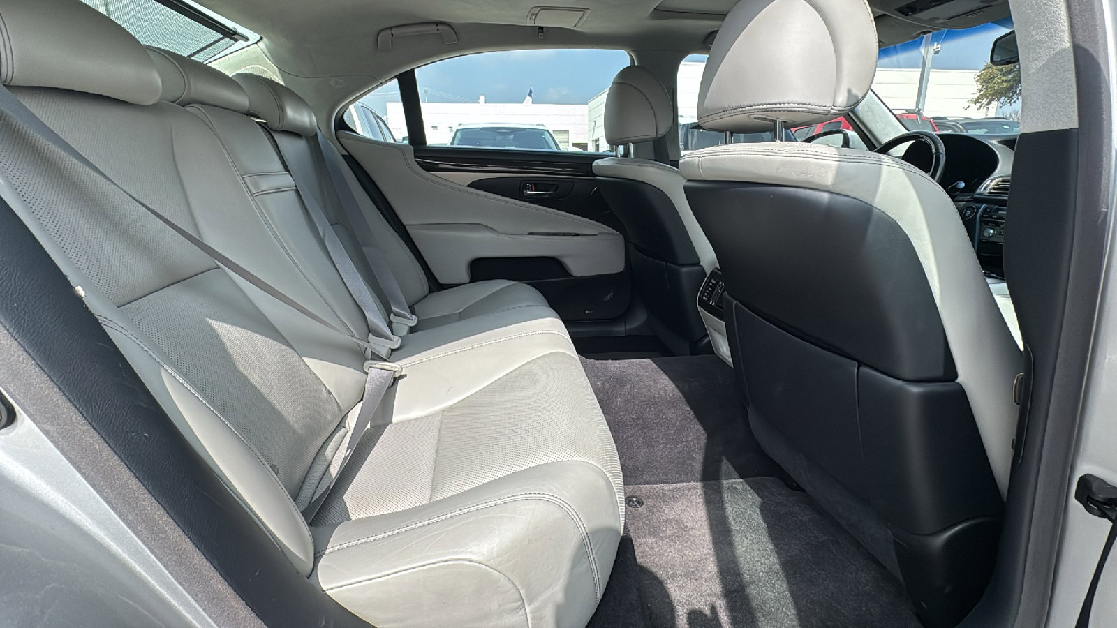 Used 2013 Lexus LS 460 L w/ Preferred Accessory Package image 25