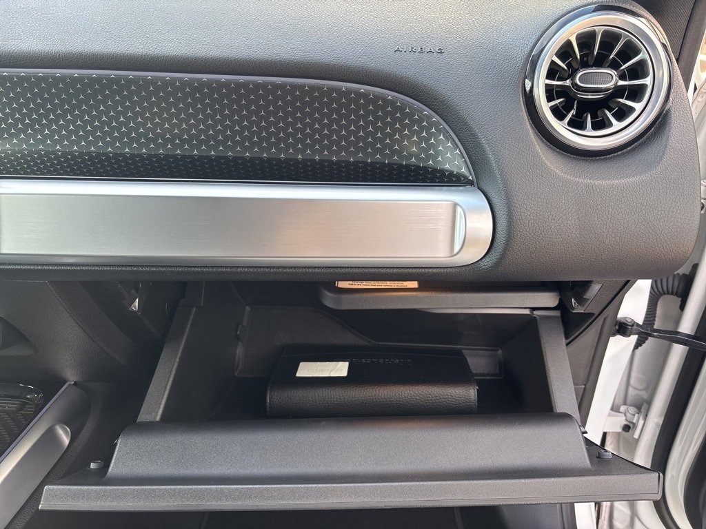 Used 2024 Mercedes-Benz GLB 250 image 25