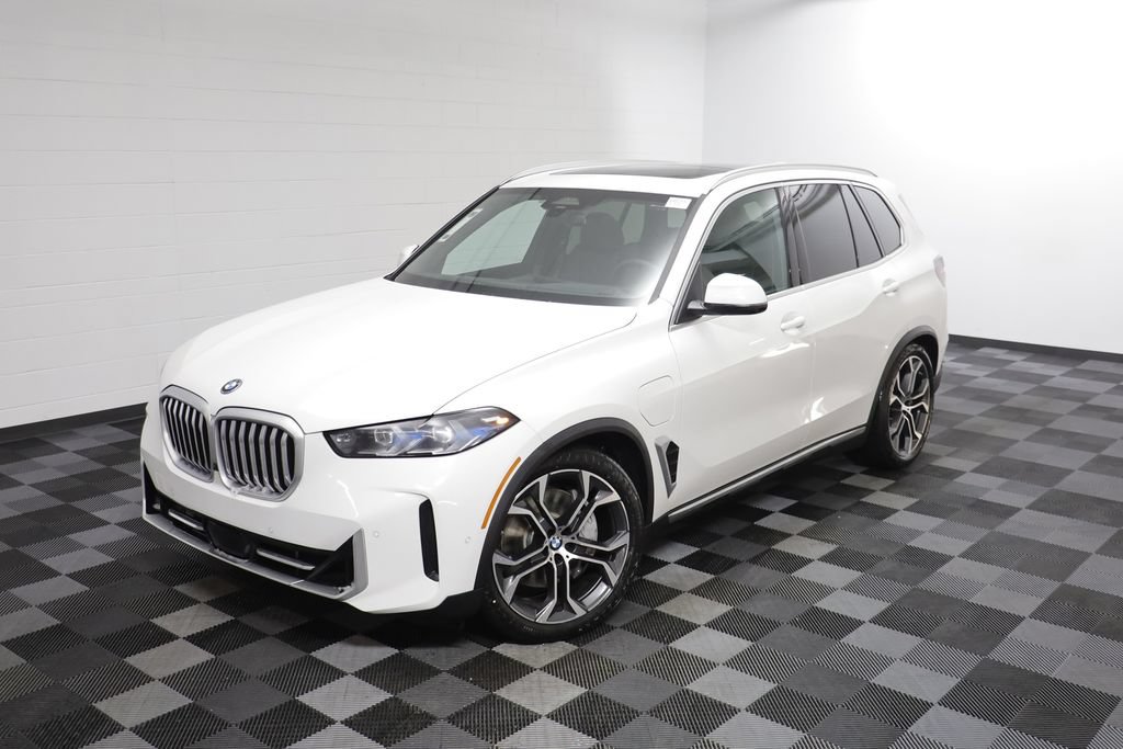 New 2026 BMW X5 xDrive50e w/ Executive Package AWD/4WD image 2