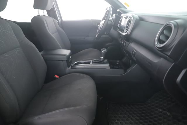 Used 2017 Toyota Tacoma TRD Sport AWD/4WD image 29