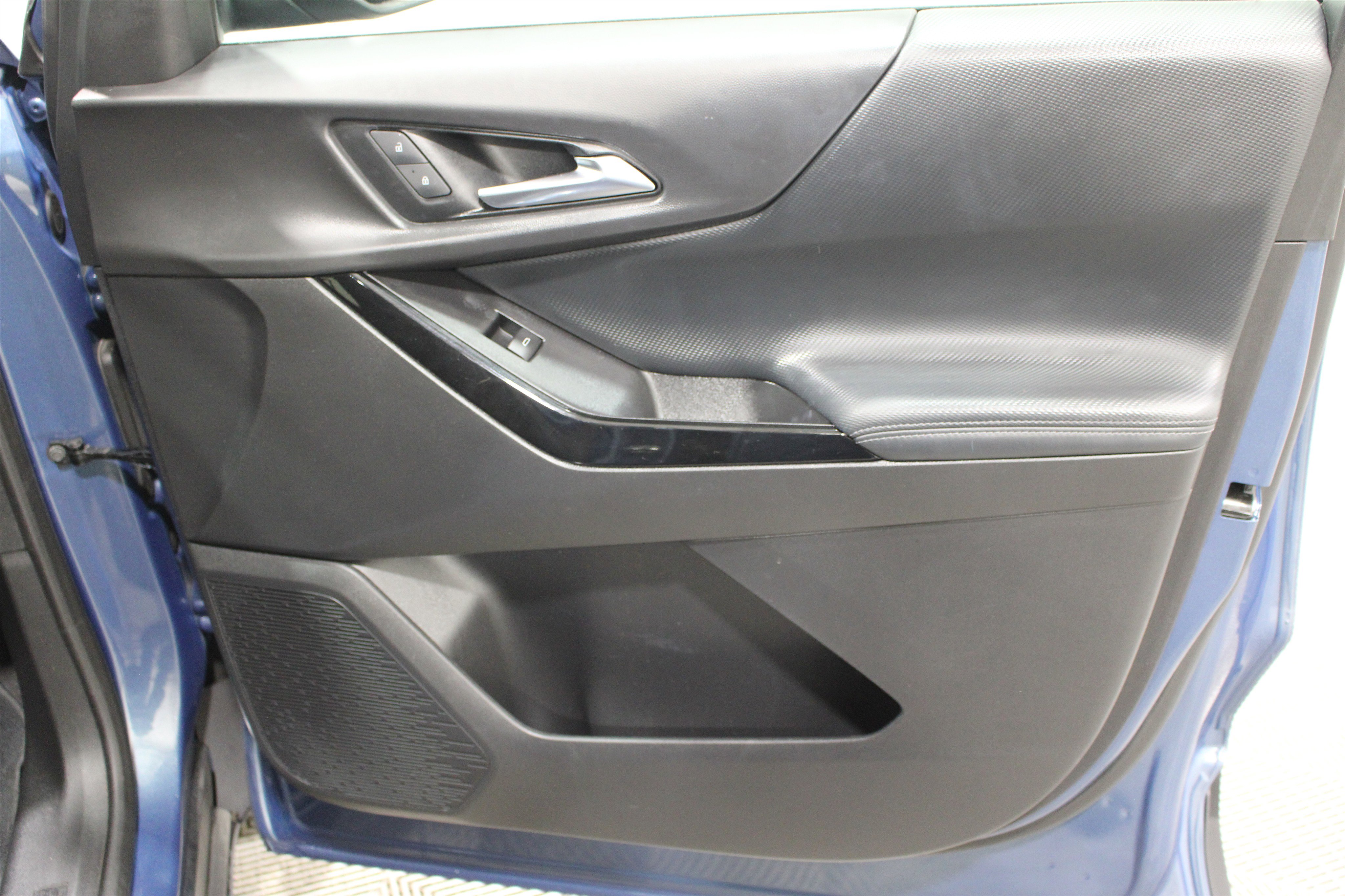 Used 2025 Chevrolet Equinox LT FWD image 24