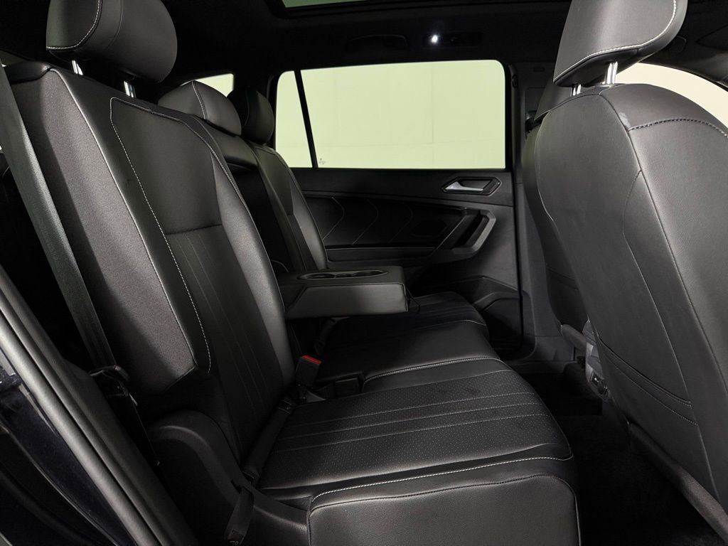 Used 2022 Volkswagen Tiguan SE R-Line image 27