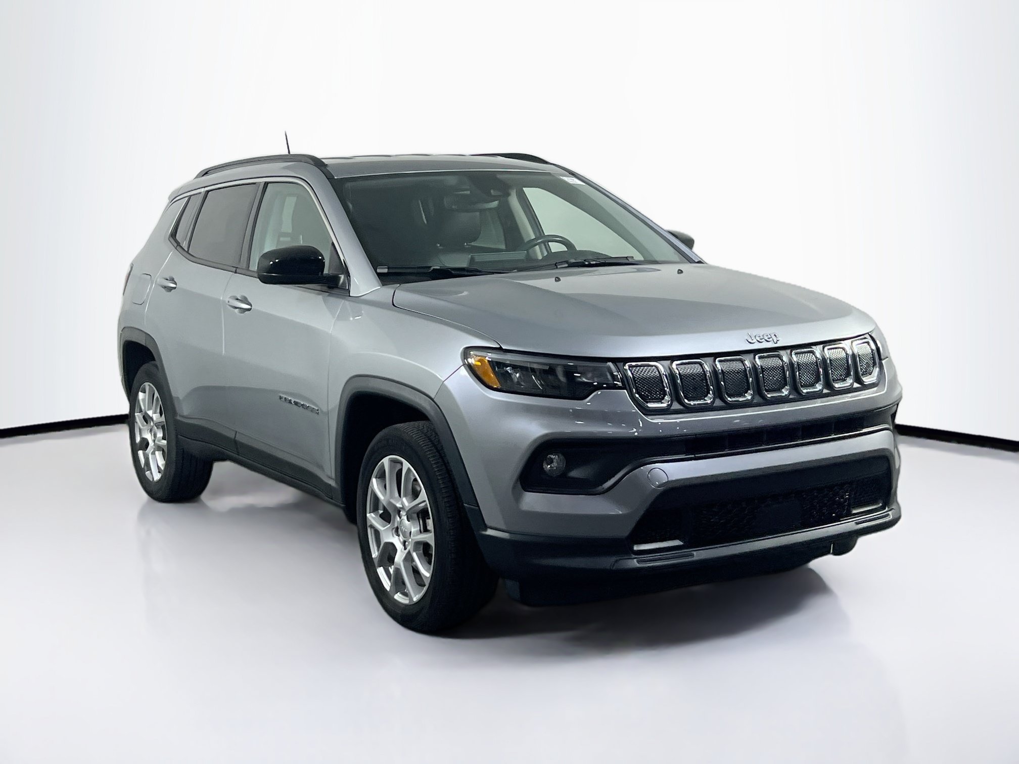 Used 2022 Jeep Compass Latitude AWD/4WD image 3