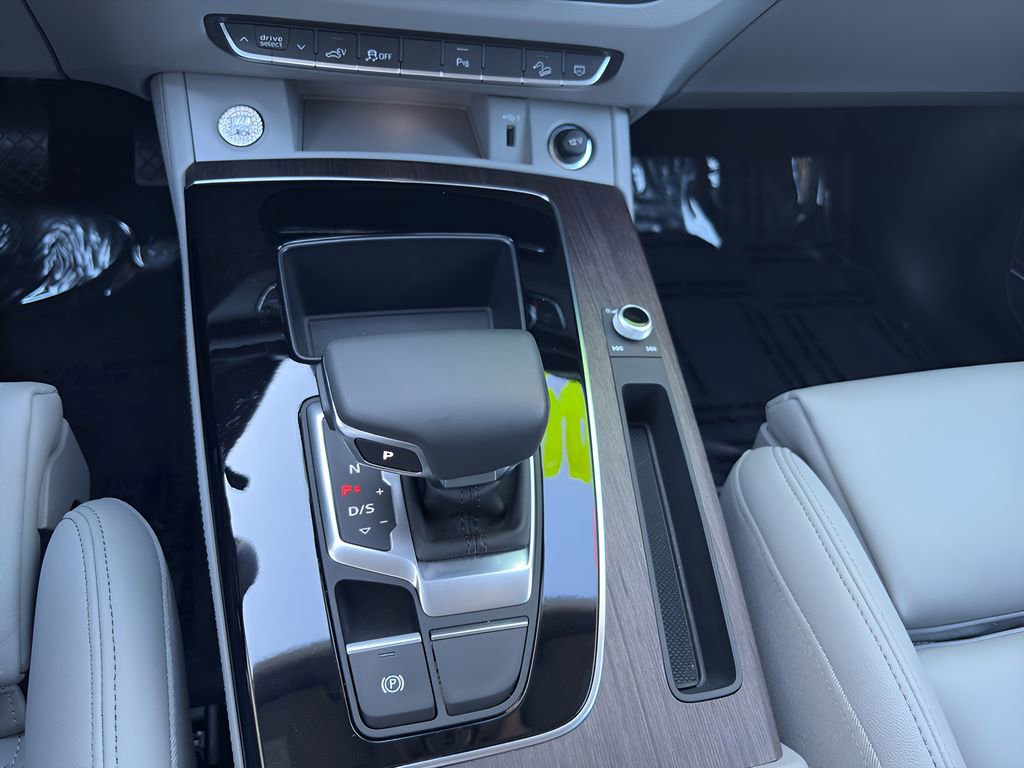 Used 2024 Audi Q5 e Premium Plus w/ Premium Plus Package image 19