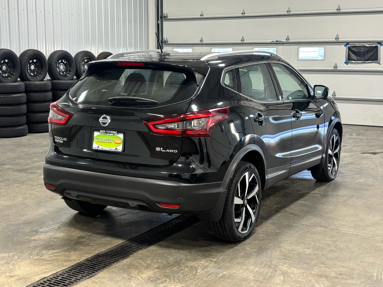 Used 2021 Nissan Rogue Sport SL w/ Premium Package image 3